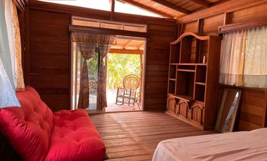 Rancho pequeño, cerca de la carretera principal