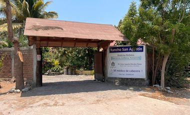 Rancho pequeño, cerca de la carretera principal