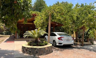 Rancho pequeño, cerca de la carretera principal