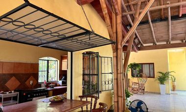 Rancho pequeño, cerca de la carretera principal