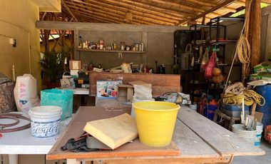 Rancho pequeño, cerca de la carretera principal