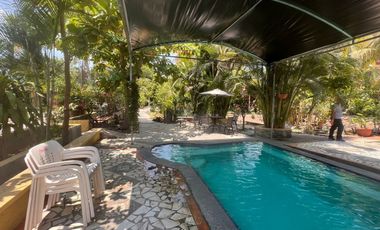 Rancho pequeño, cerca de la carretera principal