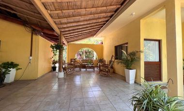 Rancho pequeño, cerca de la carretera principal