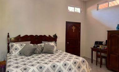 Rancho pequeño, cerca de la carretera principal