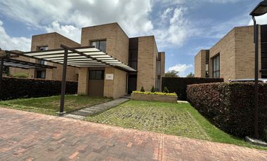 casa en arriendo en canelon. Cod A5971