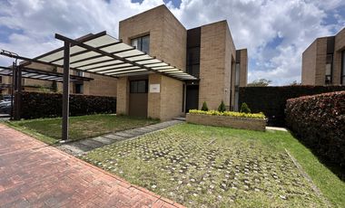 casa en arriendo en canelon. Cod A5971