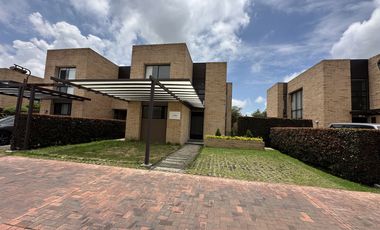 casa en arriendo en canelon. Cod A5971