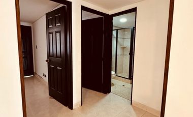 apartamento en venta en cristales. Cod V15637