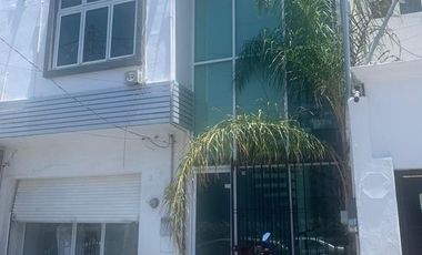 HERMOSA OFICINA CON O SIN MUEBLES