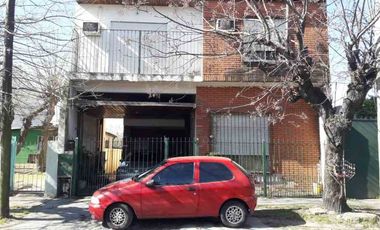 Casa para 2 Familias en venta en Bernal Oeste