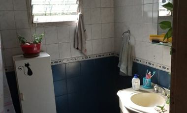 Casa para 2 Familias en venta en Bernal Oeste
