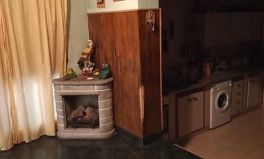 Casa para 2 Familias en venta en Bernal Oeste