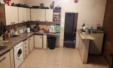 Casa para 2 Familias en venta en Bernal Oeste