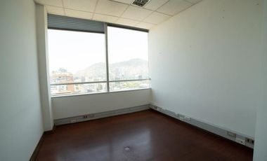 Oficina en Arriendo en Torre Paris/ Metro Los Leones