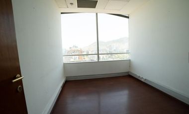 Oficina en Arriendo en Torre Paris/ Metro Los Leones