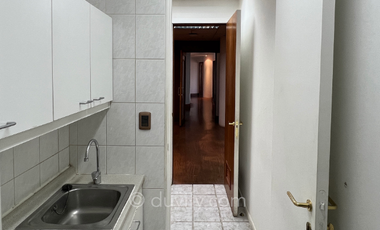 Oficina en Arriendo en Torre Paris/ Metro Los Leones