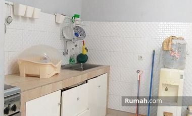 Rumah Dengan Taman Hijau di Taman Parahyangan Sentul City