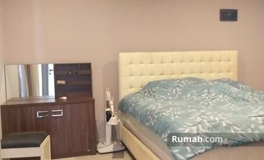 Rumah Dengan Taman Hijau di Taman Parahyangan Sentul City