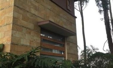 DIJUAL RUMAH VILLA MEWAH NYAMAN LUAS DI MEKARWANGI LEMBANG BANDUNG