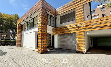 Casa en arriendo de 10 dorm. en Av. Suecia. Providencia
