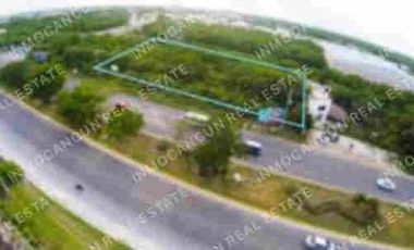 TERRENO COMERCIAL EN VENTA EN PLAYA DEL CARMEN, SOBRE CARRETERA FEDERAL
