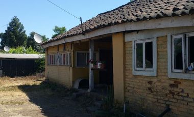 SE VENDE CASA CON TERRENO AMPLIO, EN SEMILLERO, YERBAS BUENAS.