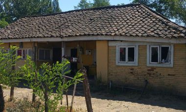 SE VENDE CASA CON TERRENO AMPLIO, EN SEMILLERO, YERBAS BUENAS.