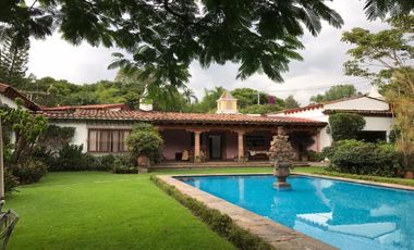 Fina residencia estilo Cuernavaca 1 Nivel