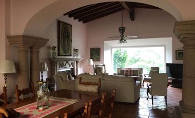 Fina residencia estilo Cuernavaca 1 Nivel