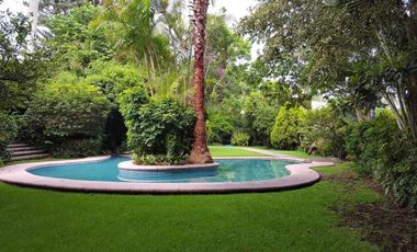 Fina residencia estilo Cuernavaca 1 Nivel