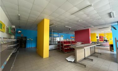 SE ALQUILA LOCAL EN VIA PRINCIPAL 12 DE OCTUBRE