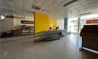 SE ALQUILA LOCAL EN VIA PRINCIPAL 12 DE OCTUBRE