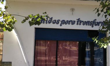Local con deposito y vivienda
