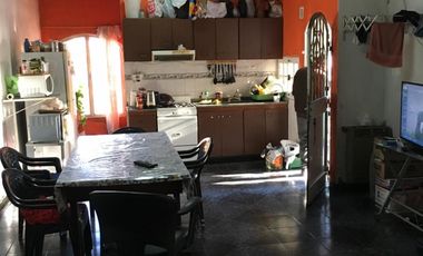 Local con deposito y vivienda