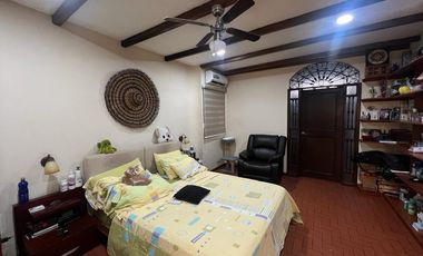 VENTA CASA  CENTENARIO CON PISCINA REMODELADA (JLR)