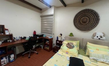 VENTA CASA  CENTENARIO CON PISCINA REMODELADA (JLR)