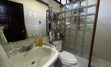 VENTA CASA  CENTENARIO CON PISCINA REMODELADA (JLR)
