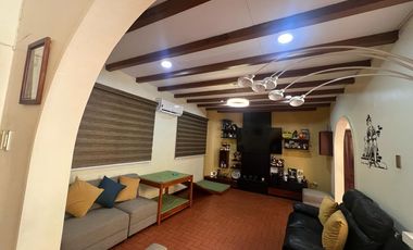 VENTA CASA  CENTENARIO CON PISCINA REMODELADA (JLR)