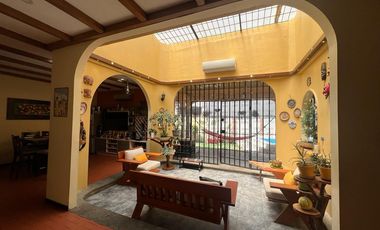 VENTA CASA  CENTENARIO CON PISCINA REMODELADA (JLR)