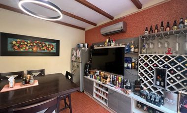 VENTA CASA  CENTENARIO CON PISCINA REMODELADA (JLR)