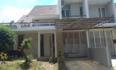 Rumah disewakan Woodland Citraland Surabaya Barat