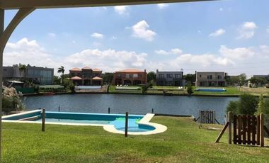 Casa venta 4 Dormitorios a la laguna Los Lagos