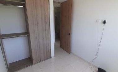 apartamento en arriendo en prados del este. Cod A1011