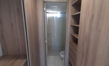 apartamento en arriendo en prados del este. Cod A1011