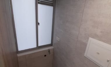 apartamento en arriendo en prados del este. Cod A1011