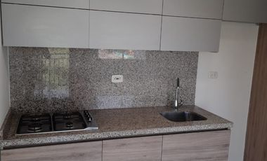 apartamento en arriendo en prados del este. Cod A1011
