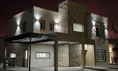 Espectacular Casa a Estrenar de primera calidad en San Sebastián - Área 1