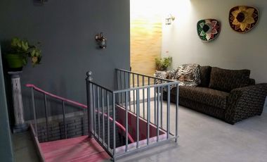 CASA IMPECABLE, COMODA A UNA CUADRA DE AV. GALICIA - SANTA FE