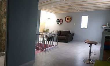 CASA IMPECABLE, COMODA A UNA CUADRA DE AV. GALICIA - SANTA FE