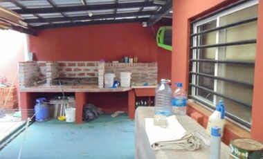 OPORTUNIDAD CHALET 3 AMBIENTES + 2 DEPTOS 2 AMB - ZONA NORTE-CON GAS NATURAL